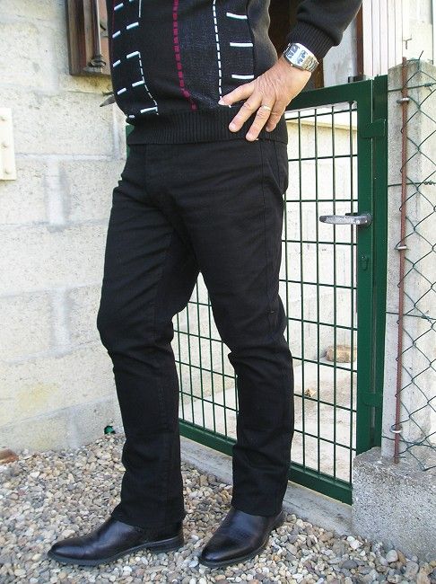 pantalon jean noir personne âgée