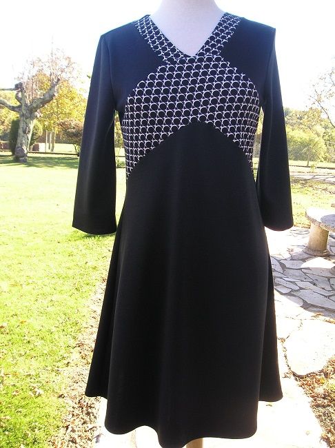 robe noire 100%polyester personne âgée