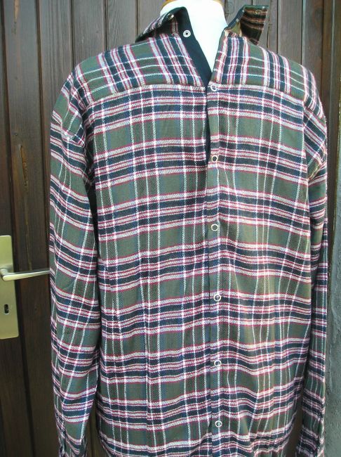 chemise ouverte dos 3 ème âge