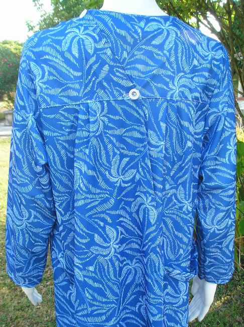 robe ouverte dos personne âgée