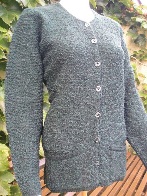 cardigan vert personne âgée