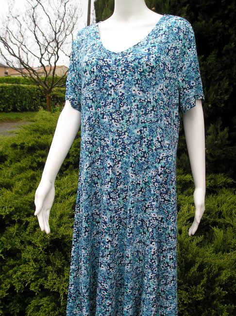 robe bleue personne âgée